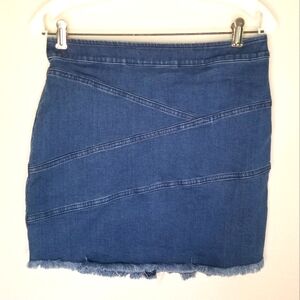 BCBGeneration size 6 denim short slim mini skirt back zip